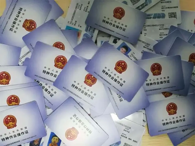 �Ǹ߼��O���I�C���Ă���Ӗ�WУ������Ҫ�ύ��Щ�����Y����